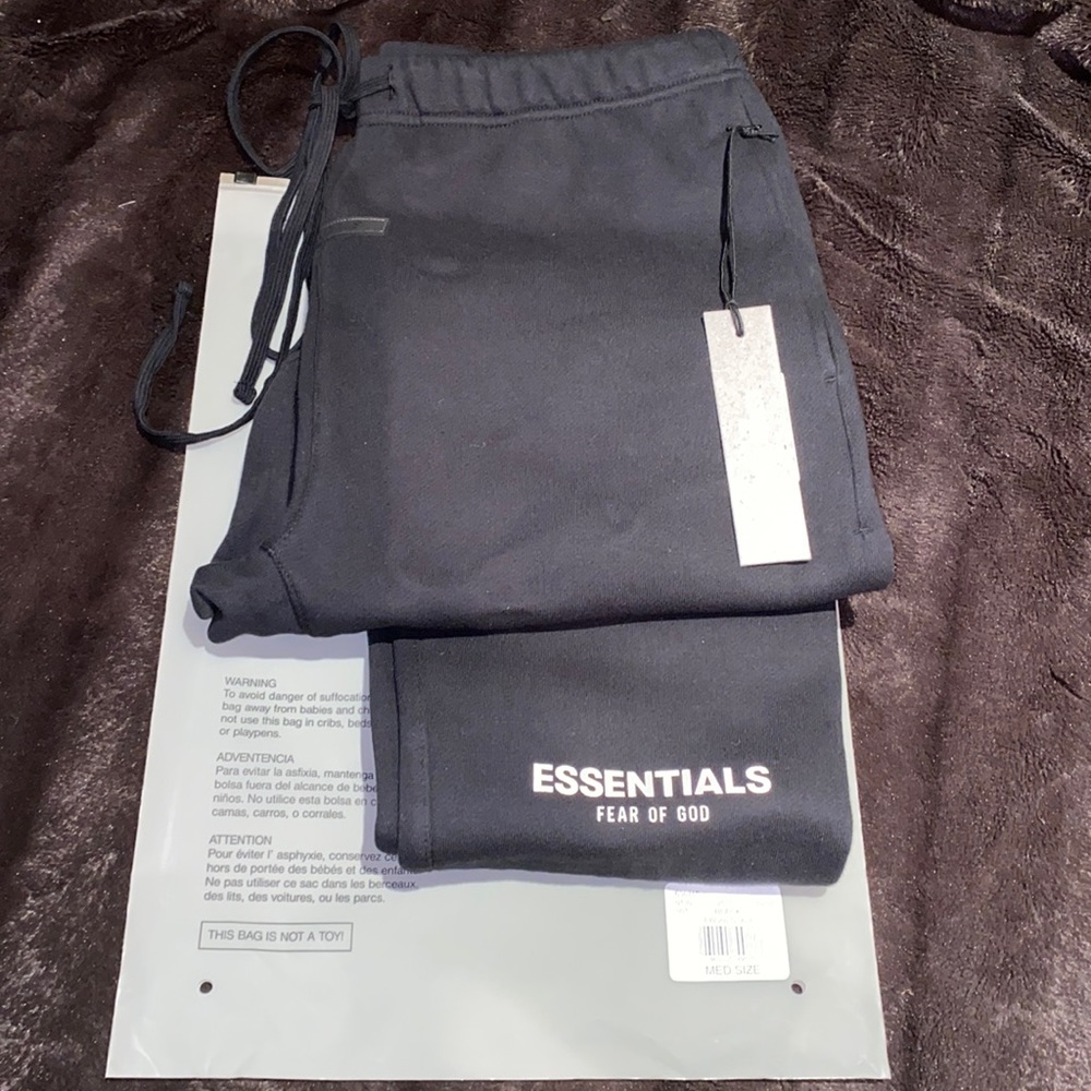 😊 SOLD NWT Fear of God ESSENTIALS Logo M Sweat Pants joggers Black Stretch Limo